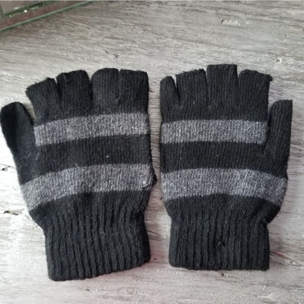 Fingerless Mittens - Picture 4 of 7
